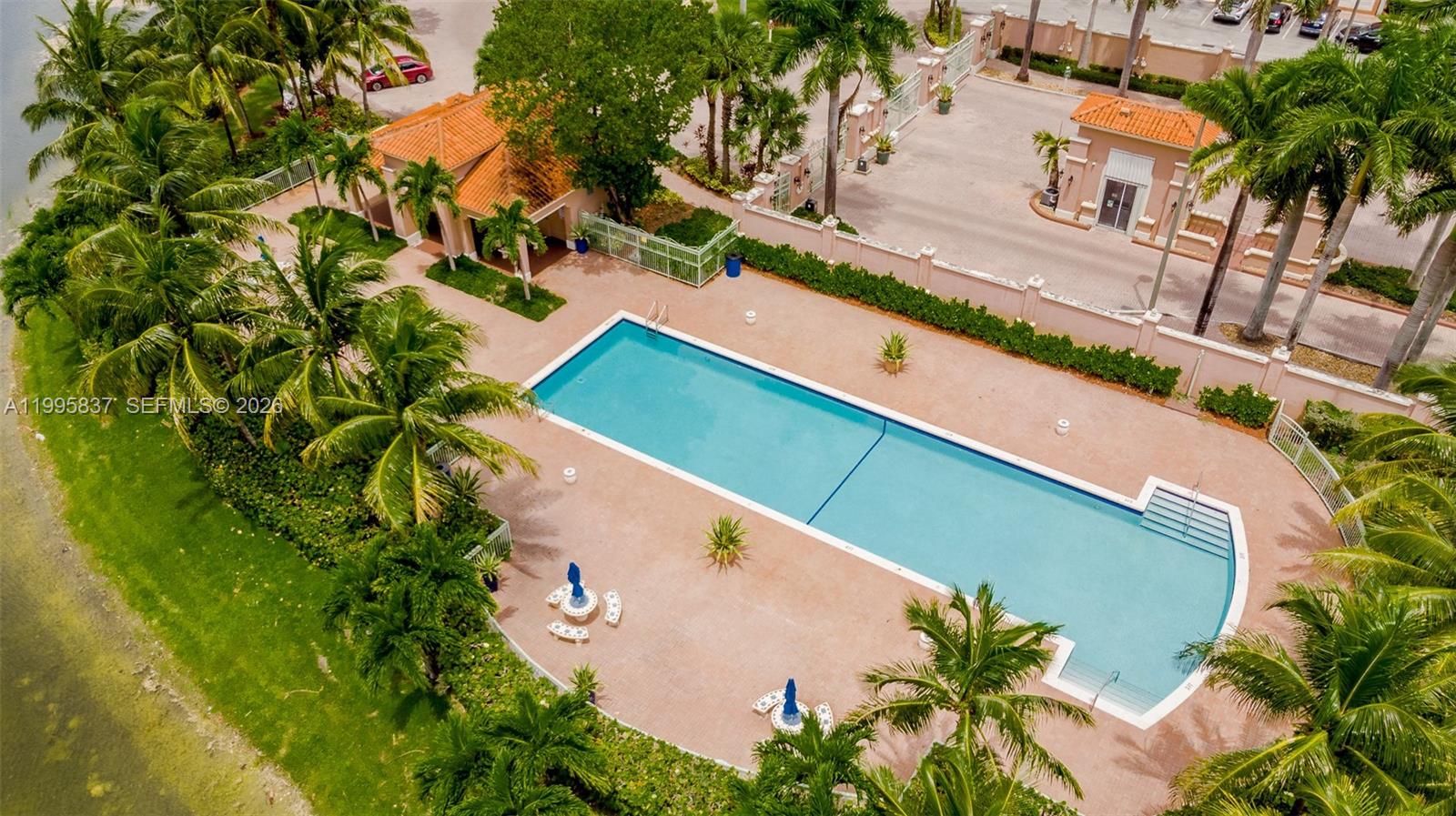THE COURTS AT DORAL ISLES - Residential