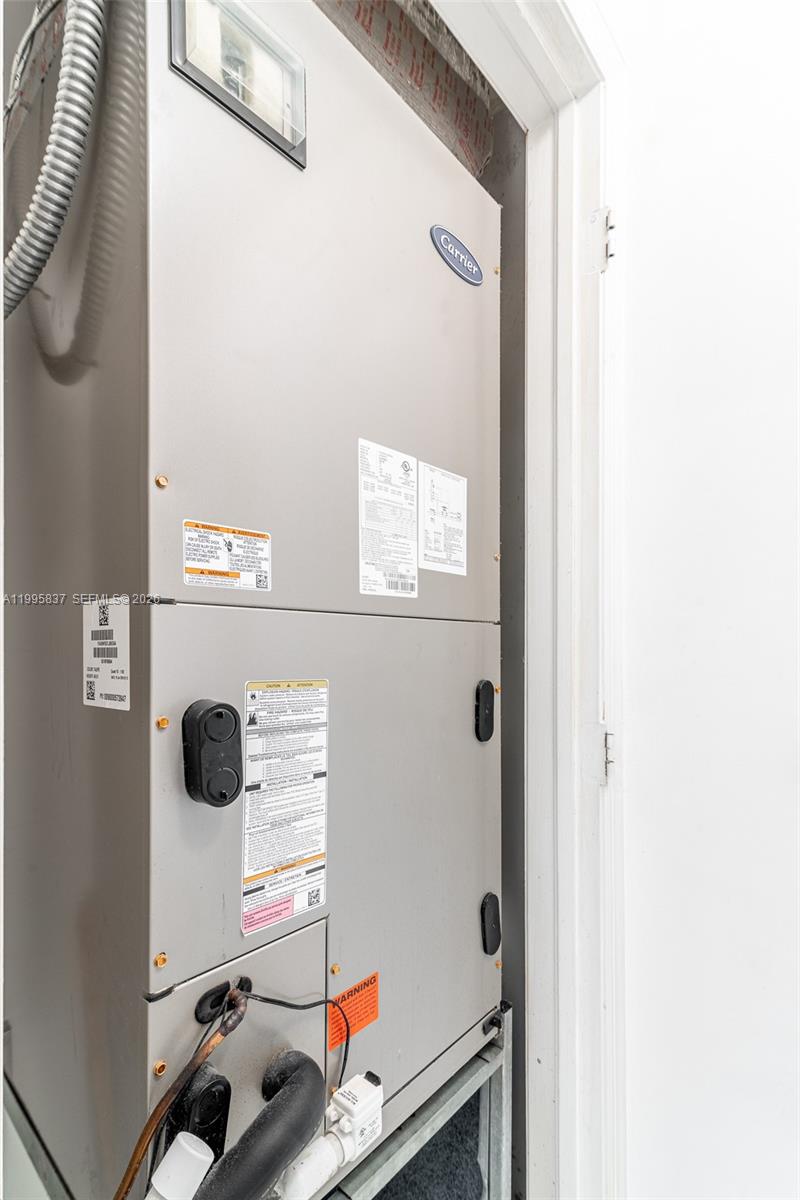 THE COURTS AT DORAL ISLES - Residential