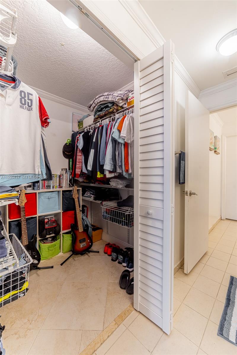 THE COURTS AT DORAL ISLES - Residential