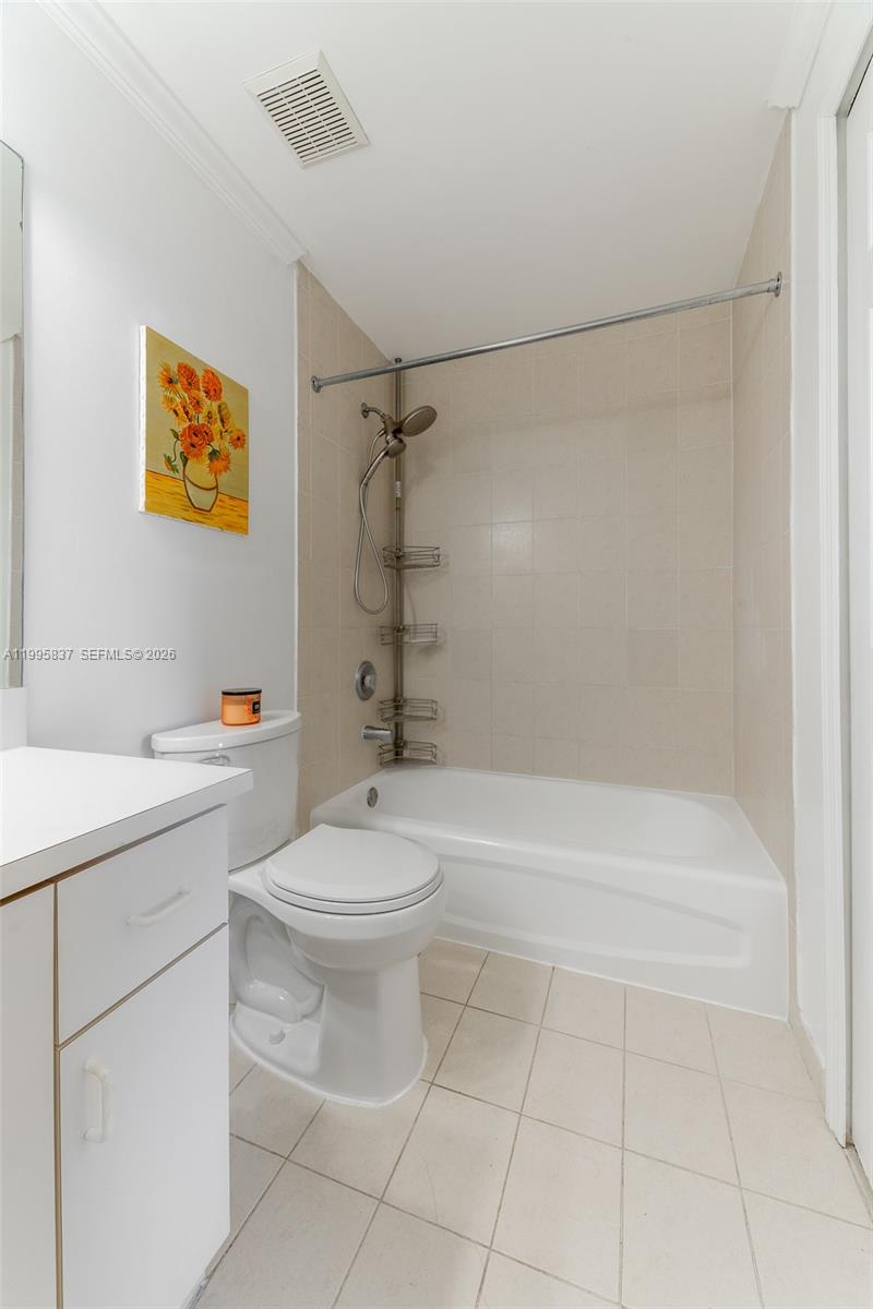 THE COURTS AT DORAL ISLES - Residential