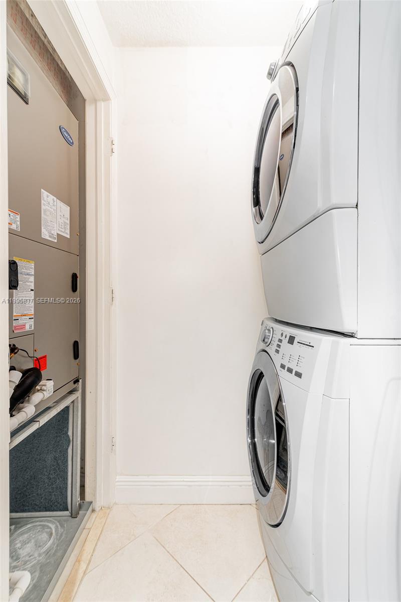 THE COURTS AT DORAL ISLES - Residential