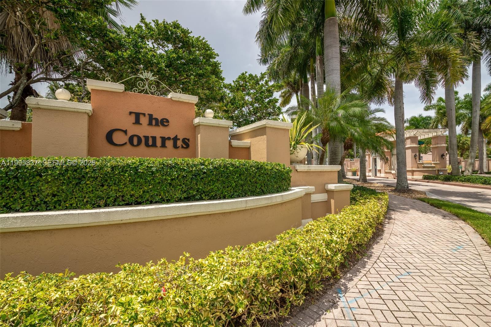 THE COURTS AT DORAL ISLES - Residential