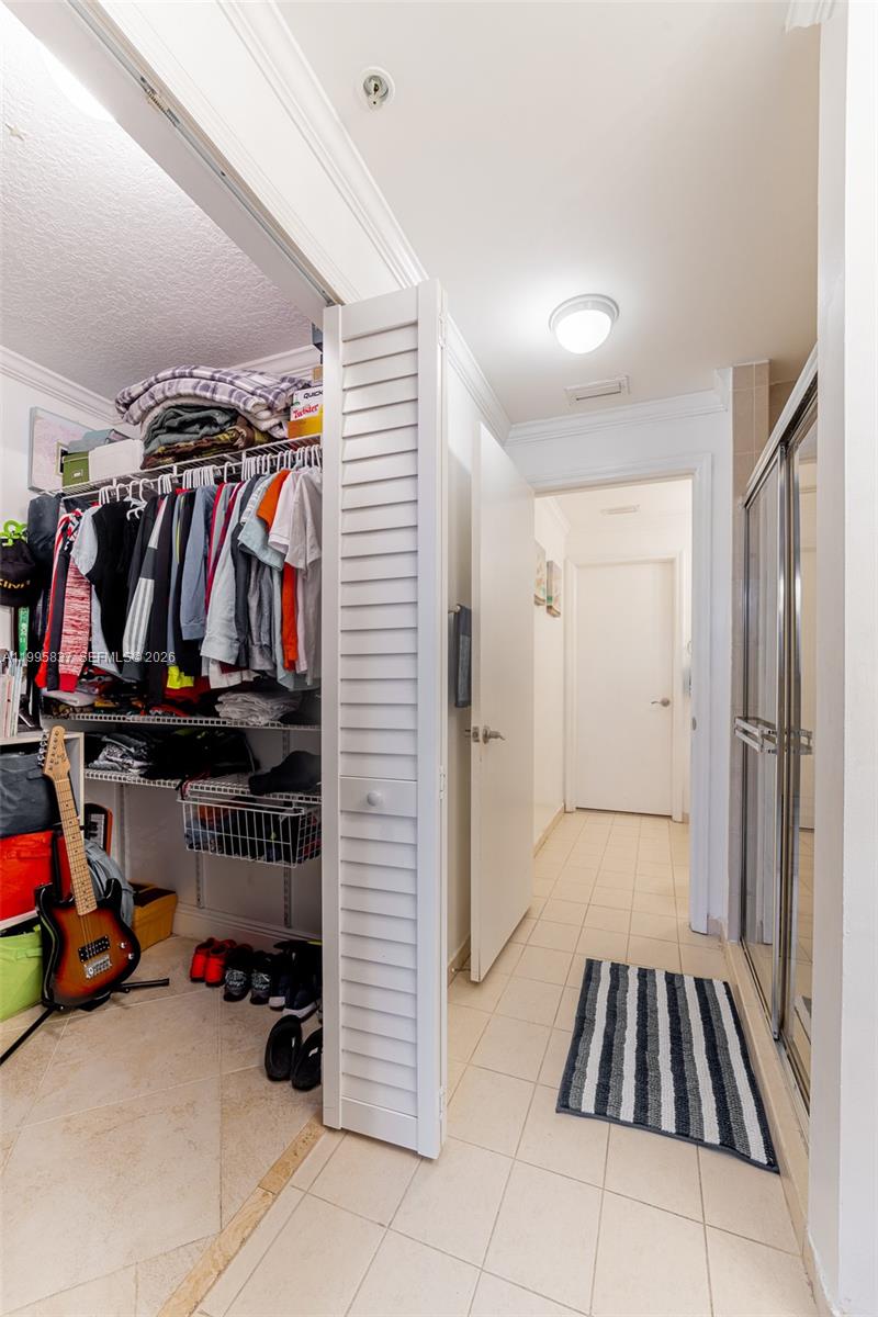 THE COURTS AT DORAL ISLES - Residential