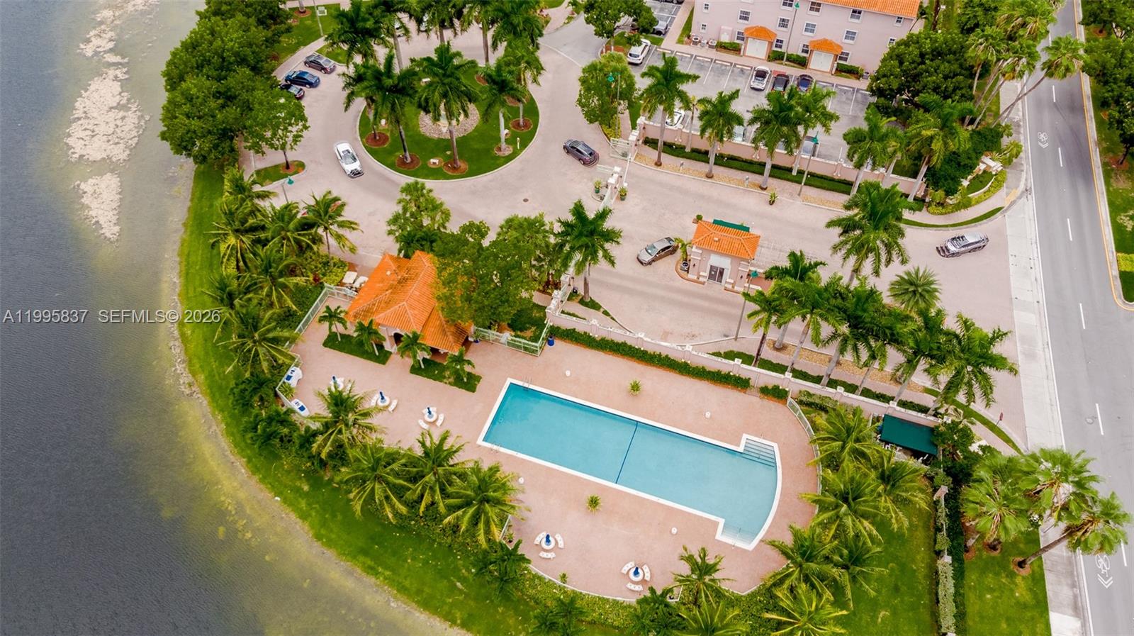 THE COURTS AT DORAL ISLES - Residential