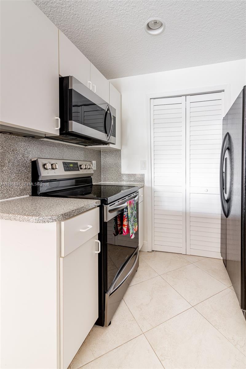 THE COURTS AT DORAL ISLES - Residential