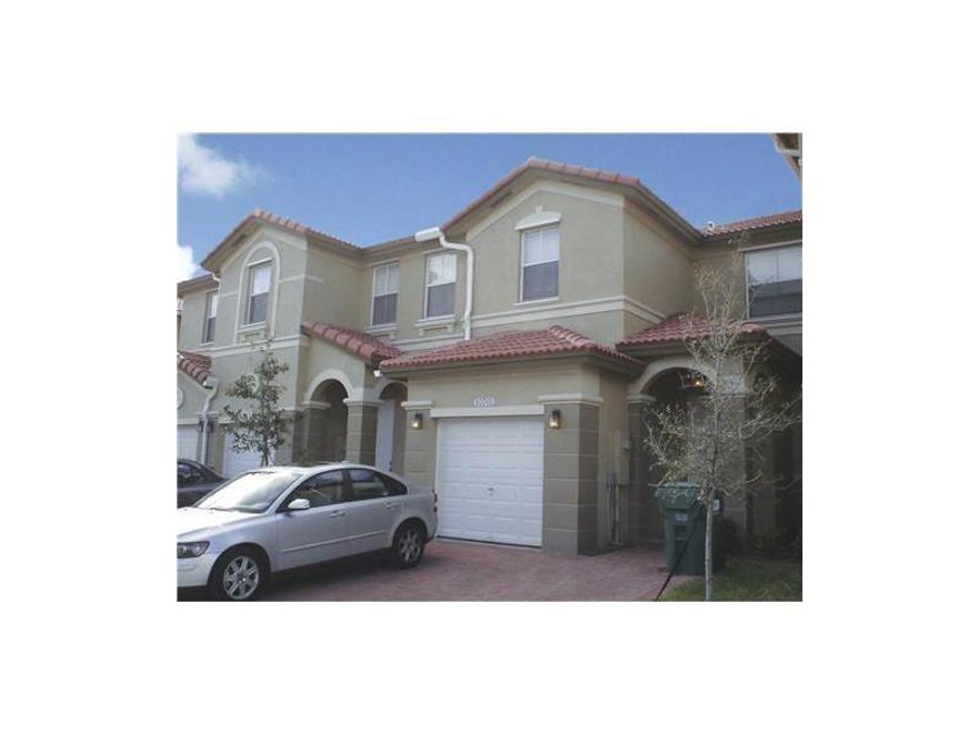 A RECENT RENOVATED TOWNHOME, GRANITE COUNTER TOPS, COFFEE BEAN LAMINATED FLOORS. UNIT FEATURES NEW WHIRPOOL STAINLESS STEEL KITCHEN APPLIANCES AND TENANT WILL RECEIVE A FRESH PAINT TOWNHOUSE.