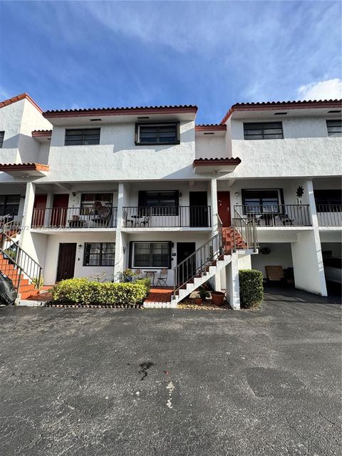 View photos, virtual tours, details... 421 Swallow Dr 10 Miami Springs FL 33166