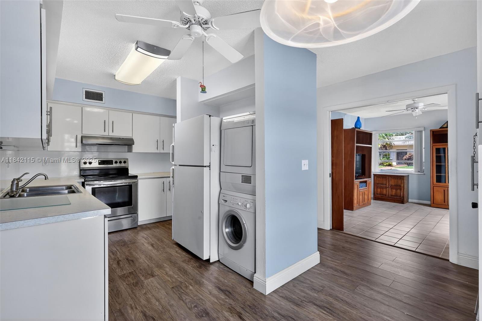 13950 Via Flora D, Delray Beach, FL, 33484/$239,000 3 13950 Via Flora D