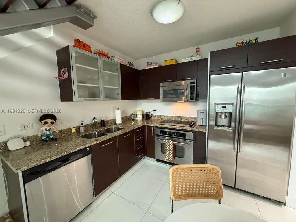 BRICKELL ON THE RIVER S T - Residential Lease