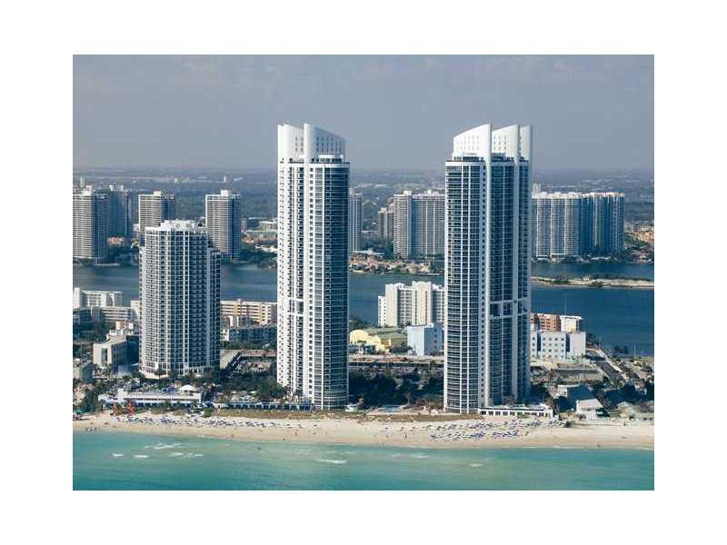 Luxury OCEANFRONT Residence for Rent in Trump Royale. An Amazing Building with Incredible Amenities. Completely Furnished Residence, Professionally Decorated by Renown Interior Designer and Ready to Move In.