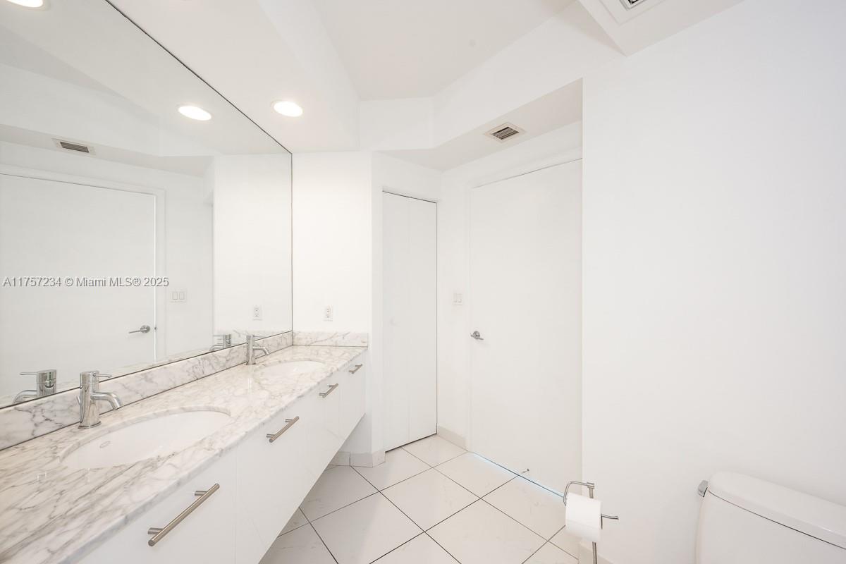 55 SE 6th St 2210