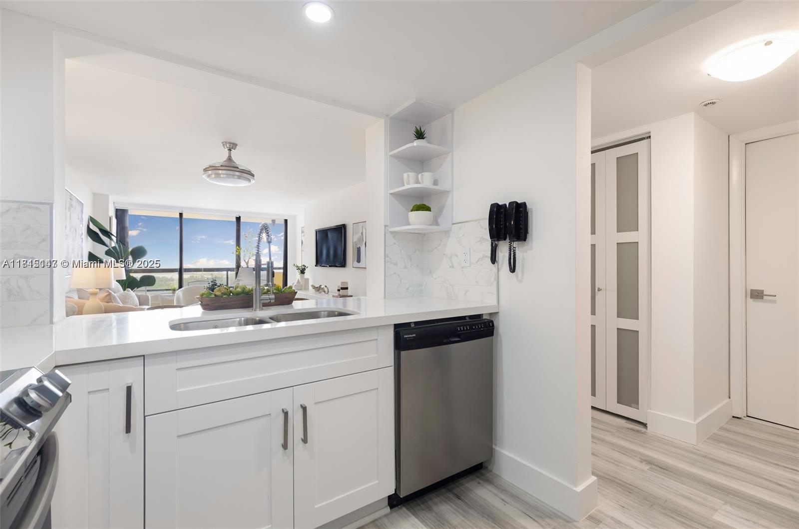 2555 Collins Ave 2210