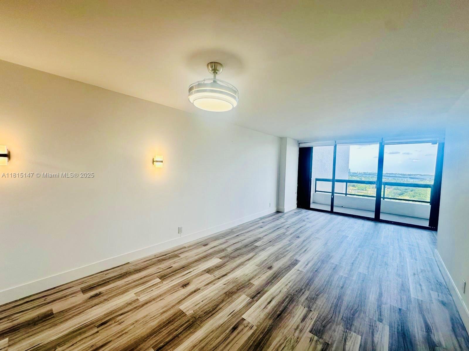 2555 Collins Ave 2210