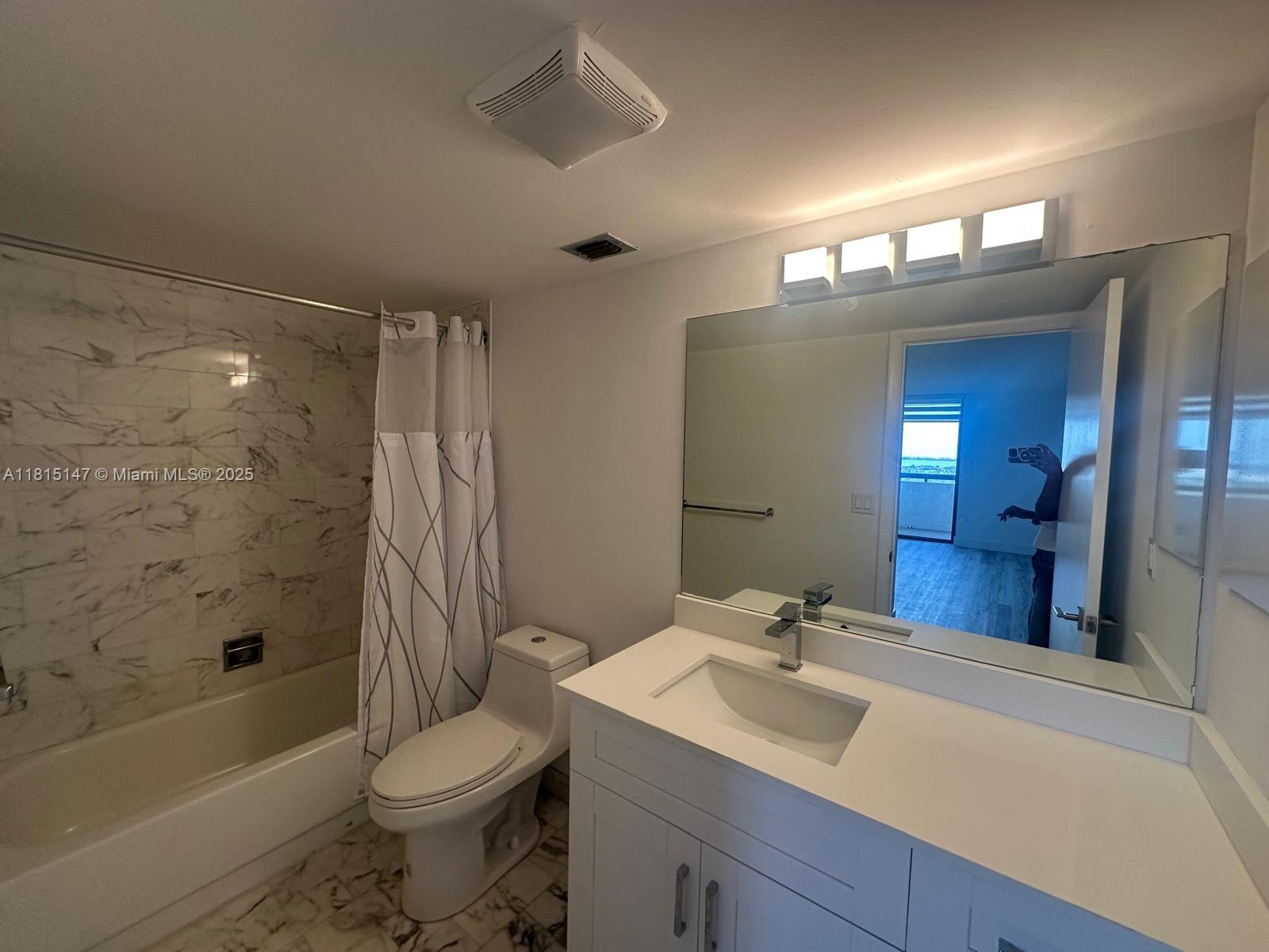 2555 Collins Ave 2210