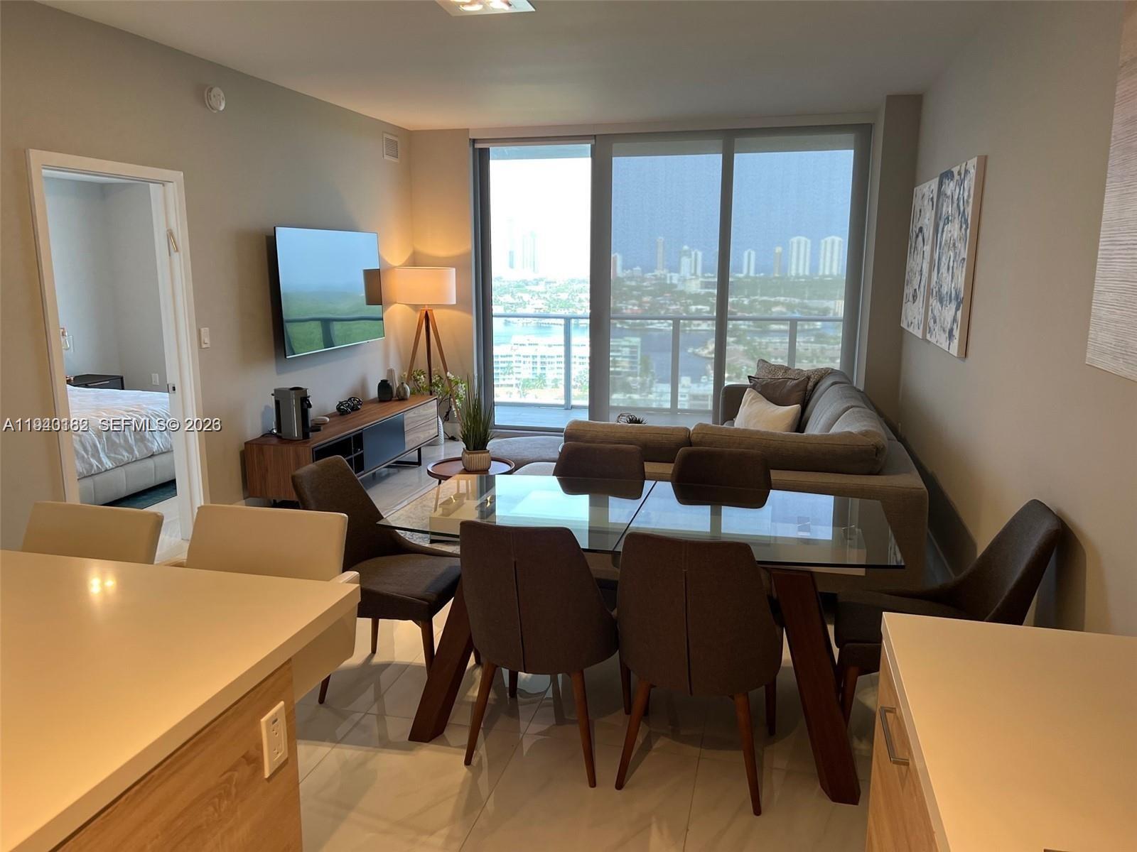 THE HARBOUR SOUTH CONDO - Residential