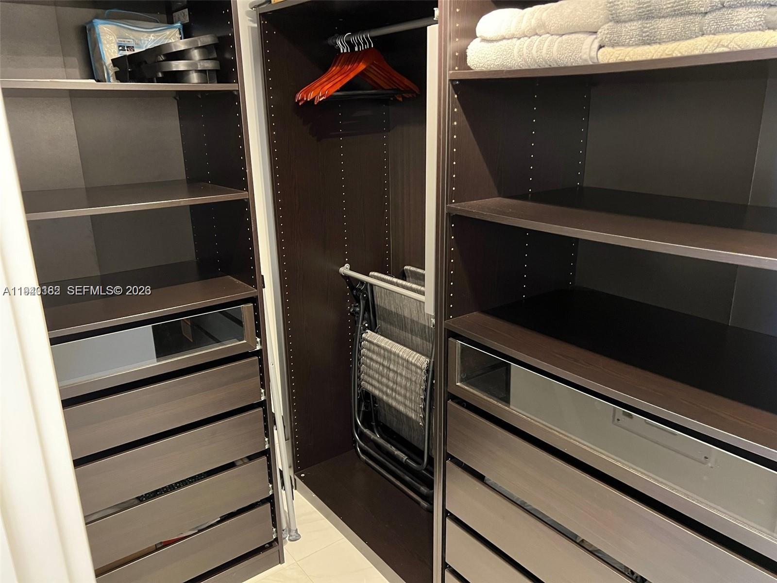 THE HARBOUR SOUTH CONDO - Residential