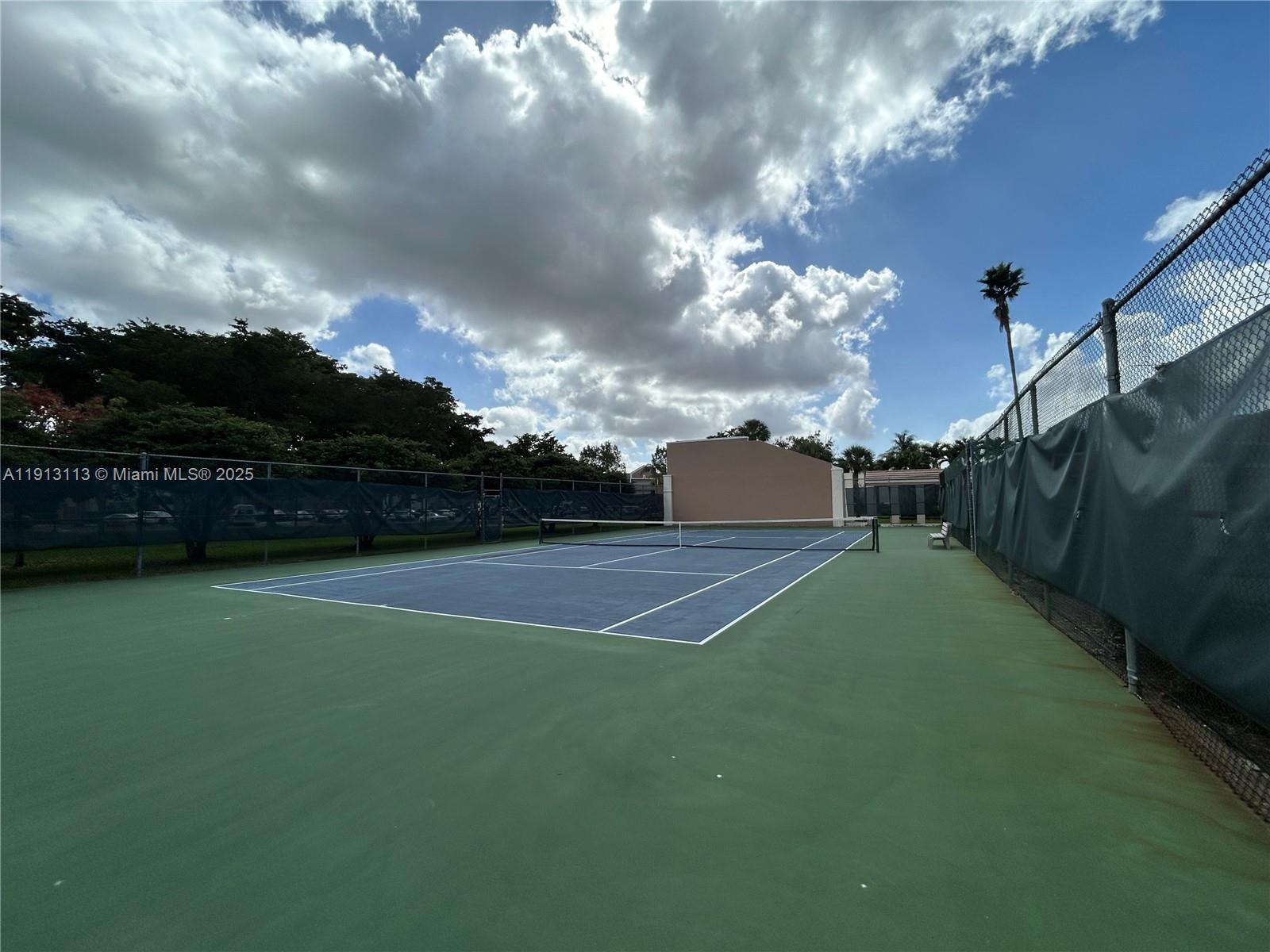 FAIRFAX CONDOMINIUM - Residential Lease