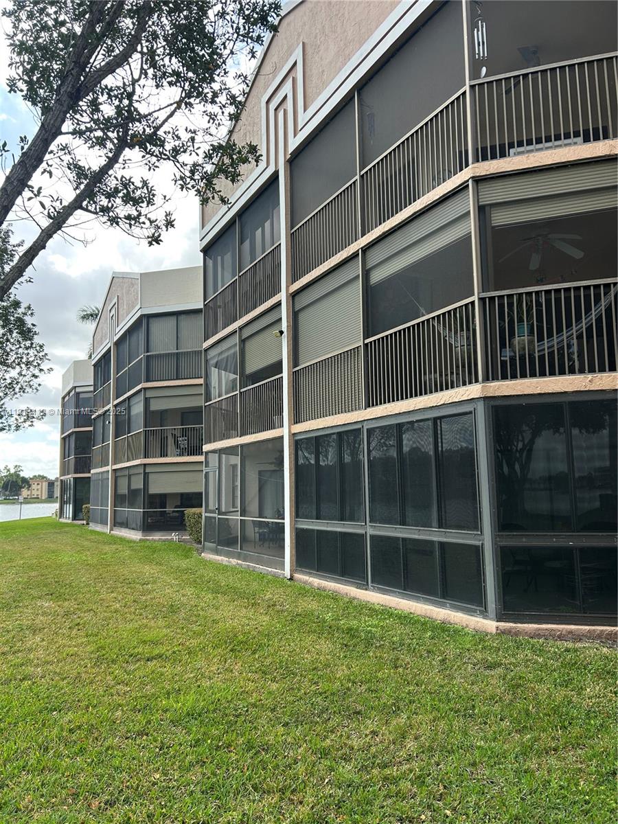 FAIRFAX CONDOMINIUM - Residential Lease