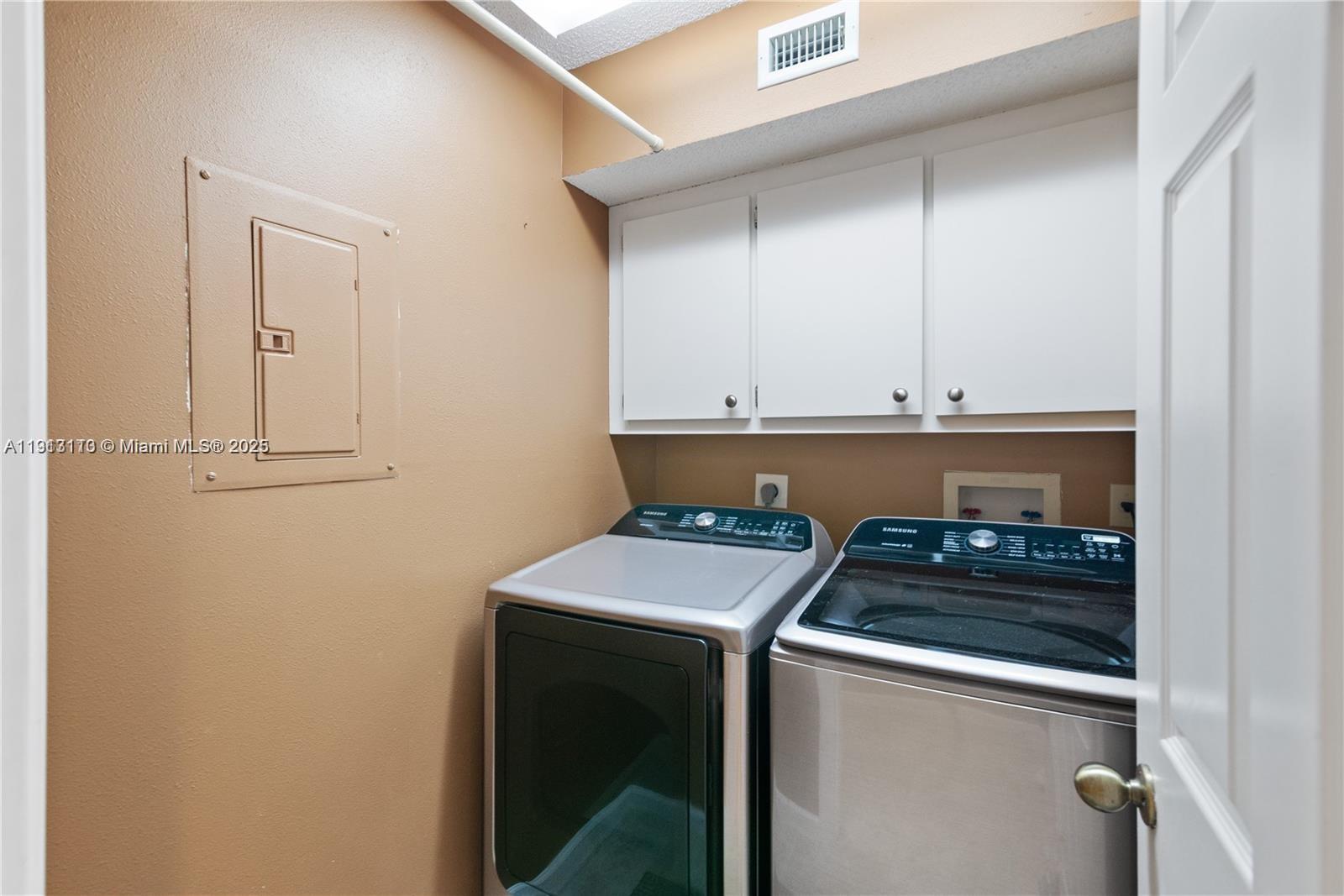 FAIRFAX CONDOMINIUM - Residential Lease