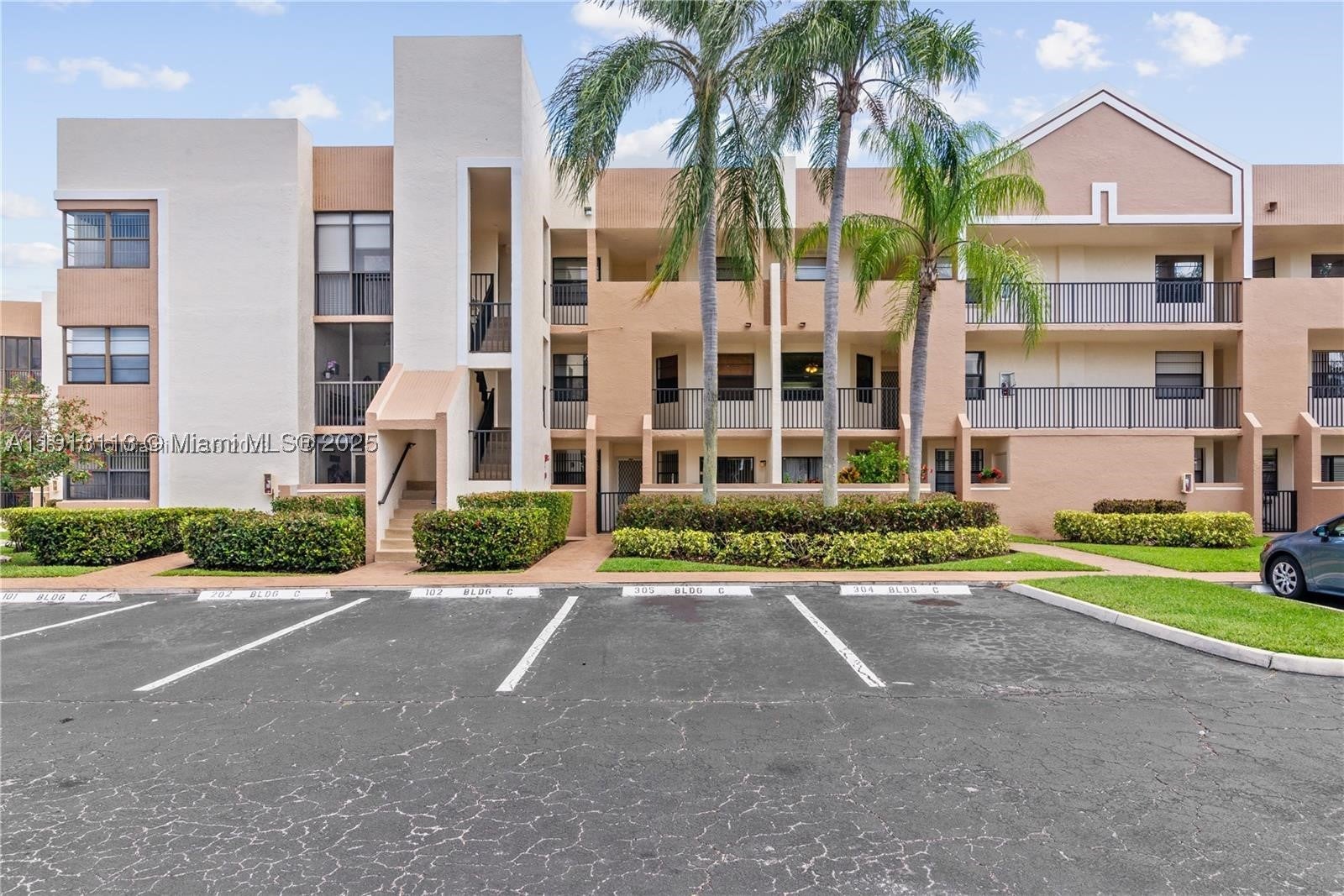 7338 Fairfax Dr 203