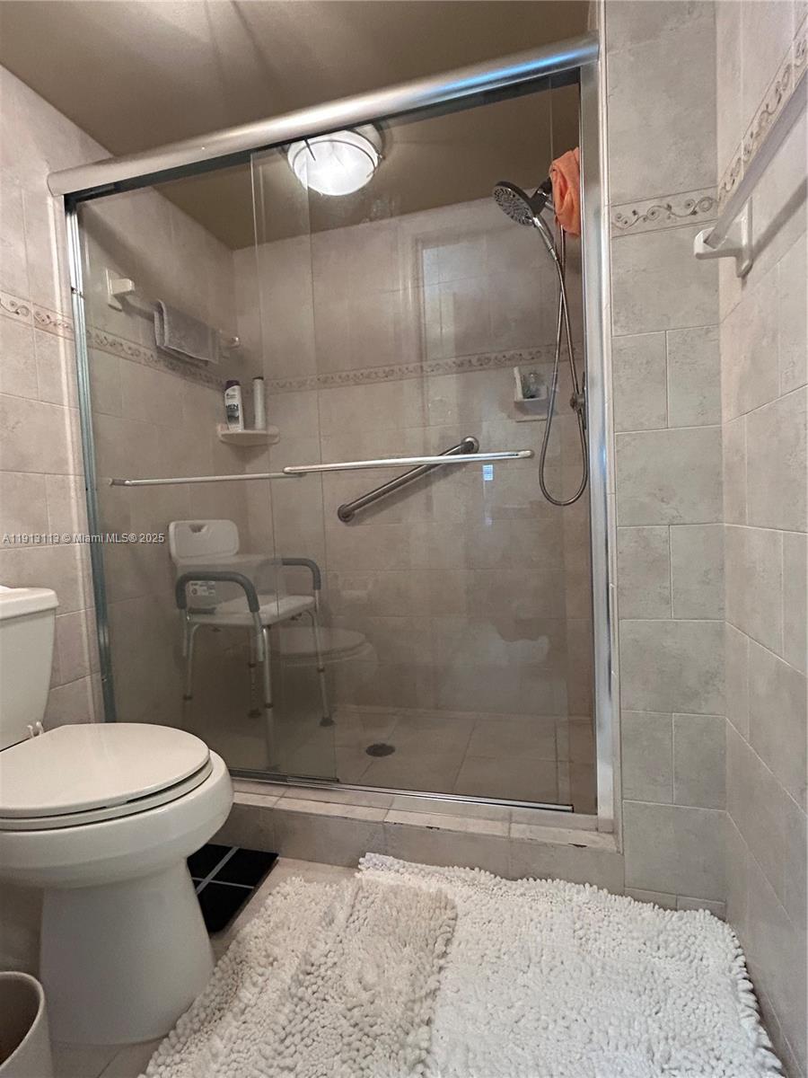 FAIRFAX CONDOMINIUM - Residential Lease