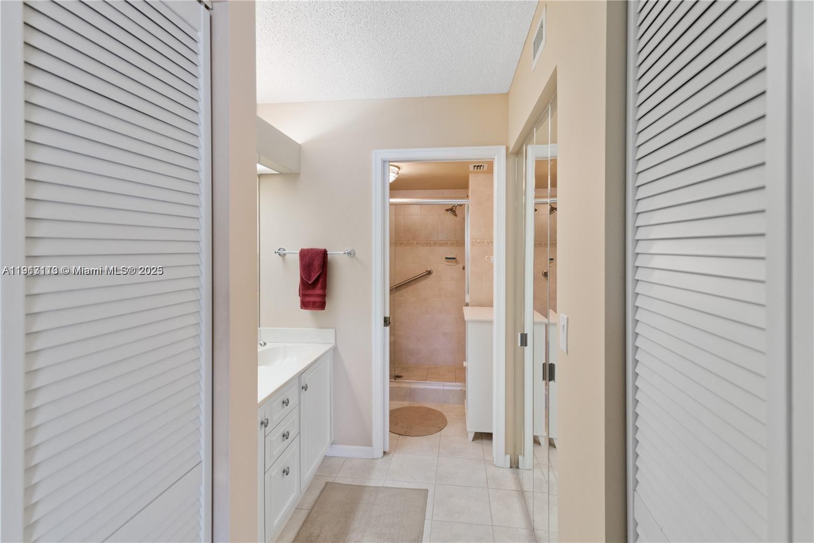 FAIRFAX CONDOMINIUM - Residential Lease