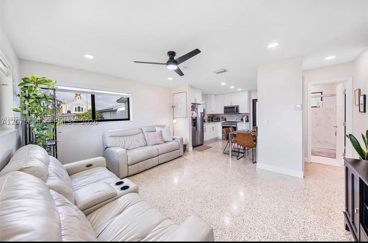 30 NW 56th Ct