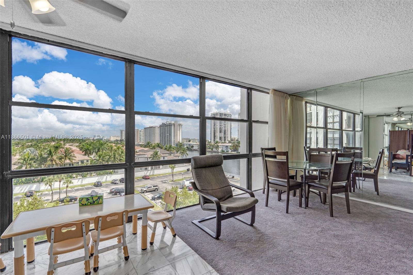 1000 Parkview Dr 715