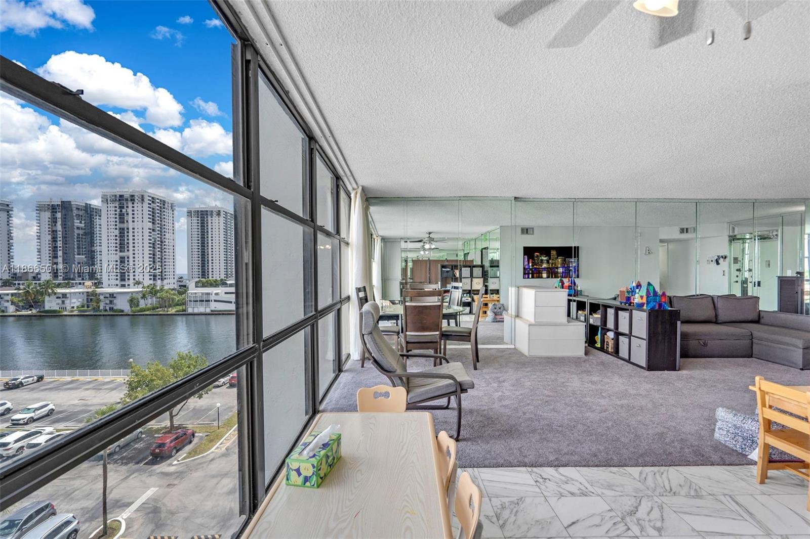 1000 Parkview Dr 715