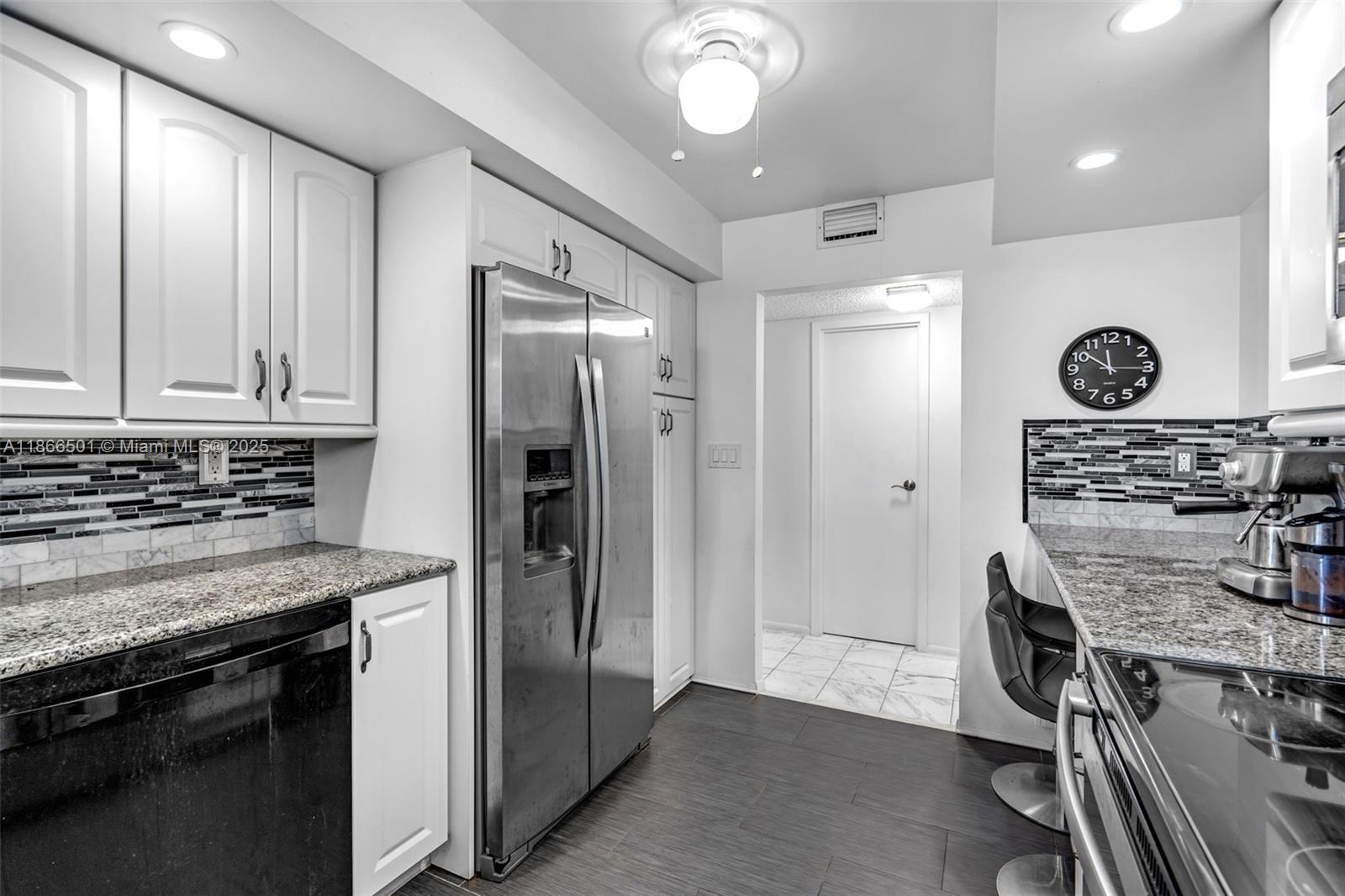 1000 Parkview Dr 715
