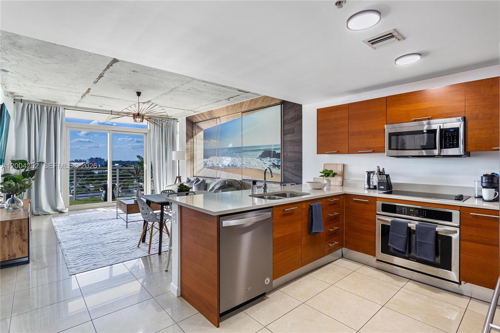 MIDBLOCK MIAMI CONDO - Residential