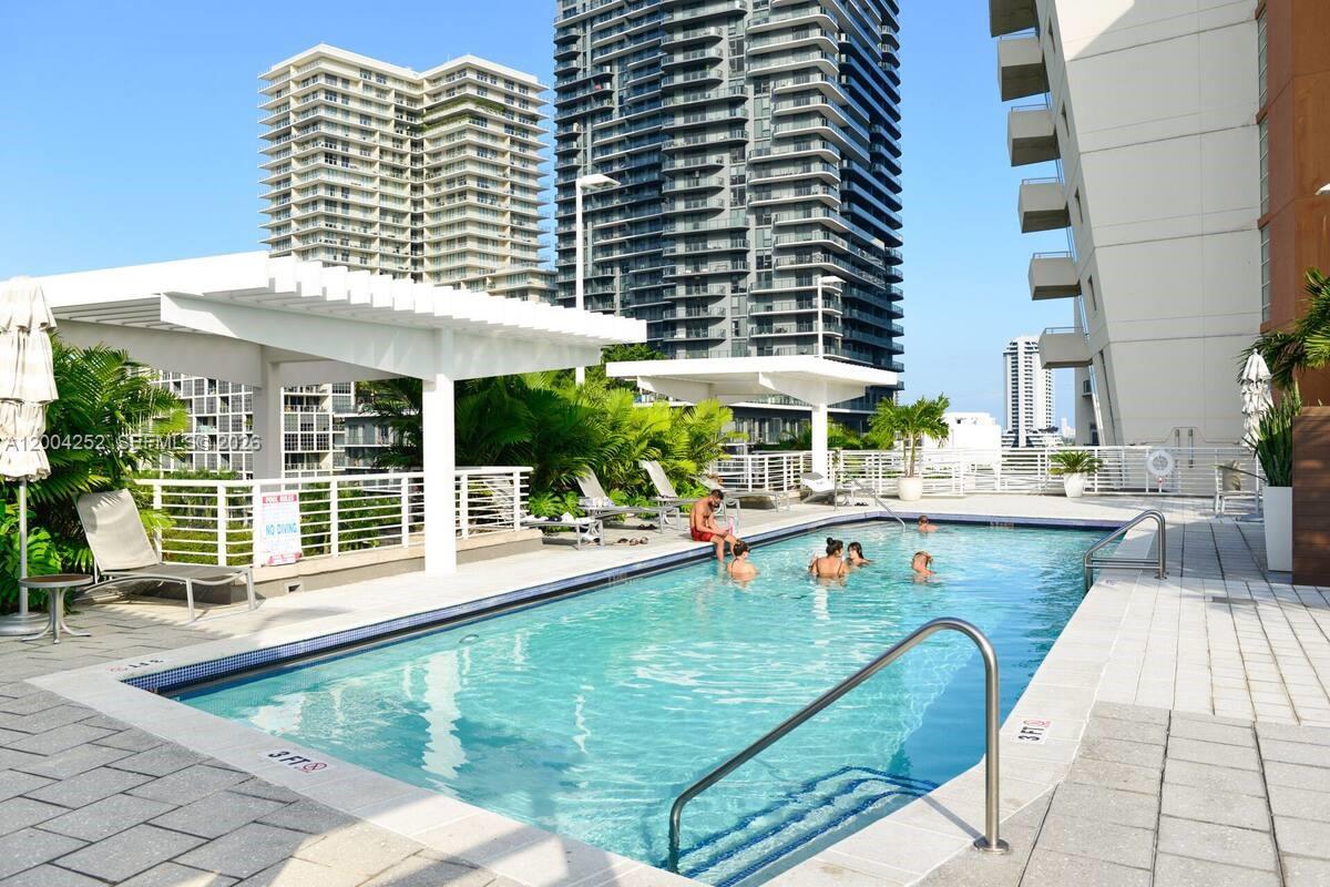 MIDBLOCK MIAMI CONDO - Residential