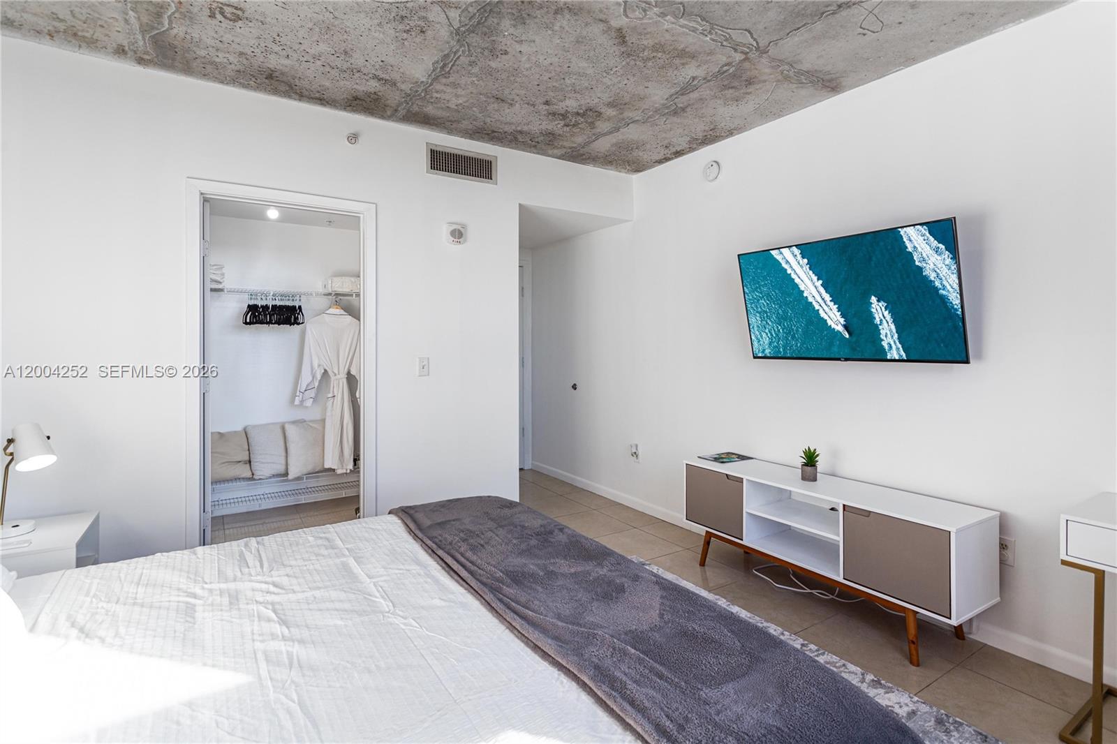 MIDBLOCK MIAMI CONDO - Residential