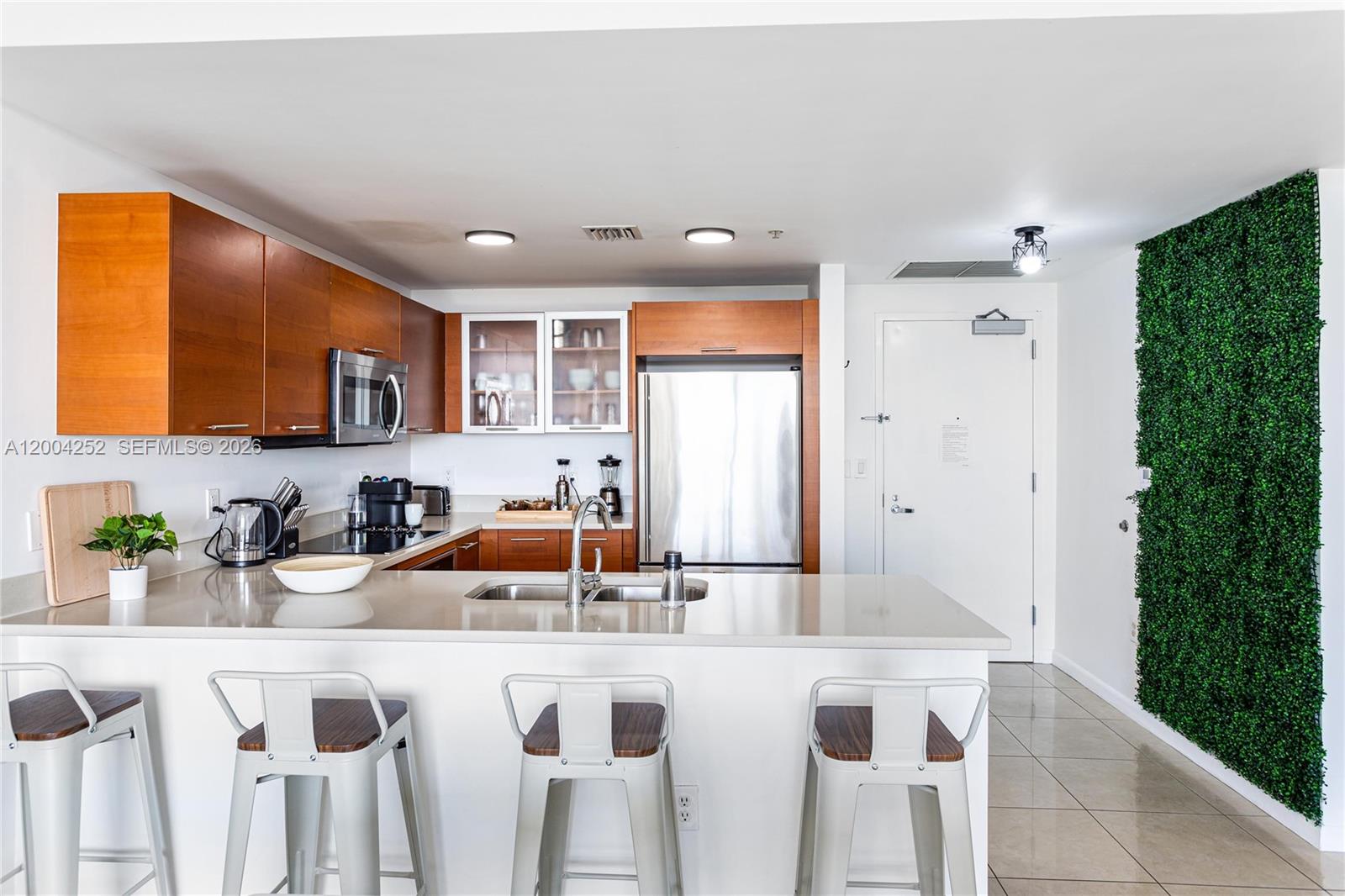 MIDBLOCK MIAMI CONDO - Residential