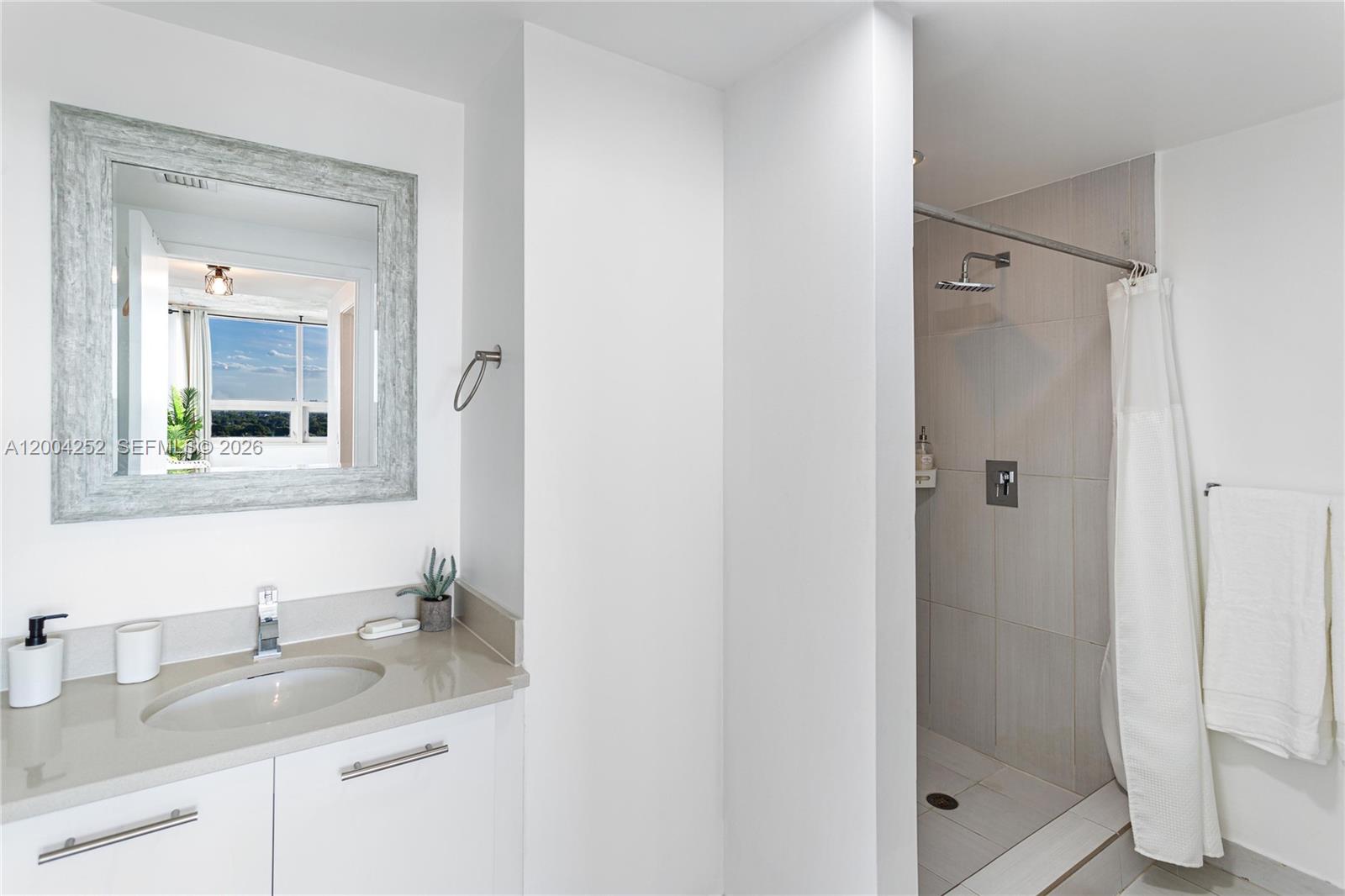 MIDBLOCK MIAMI CONDO - Residential