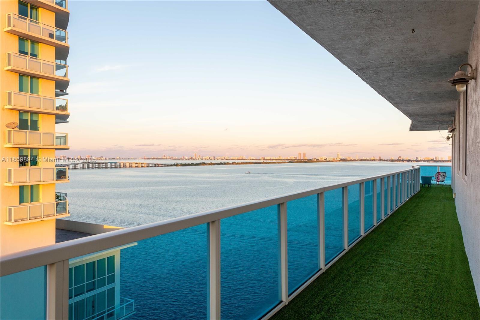 STAR LOFTS ON THE BAY CON - Residential