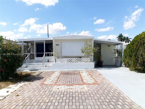8551 SW 18th Pl Davie FL 33324