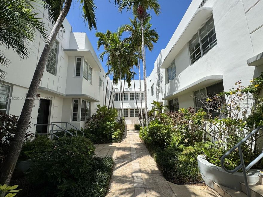 Extra large STUDIO located in a beautiful Art Deco building, great Location in the Meridian Ave next to the Flamingo park, to the Ocean and to Whole Food. New wood floor. Washer and dryer hook-up in the unit ready to move-in.  Easy to show