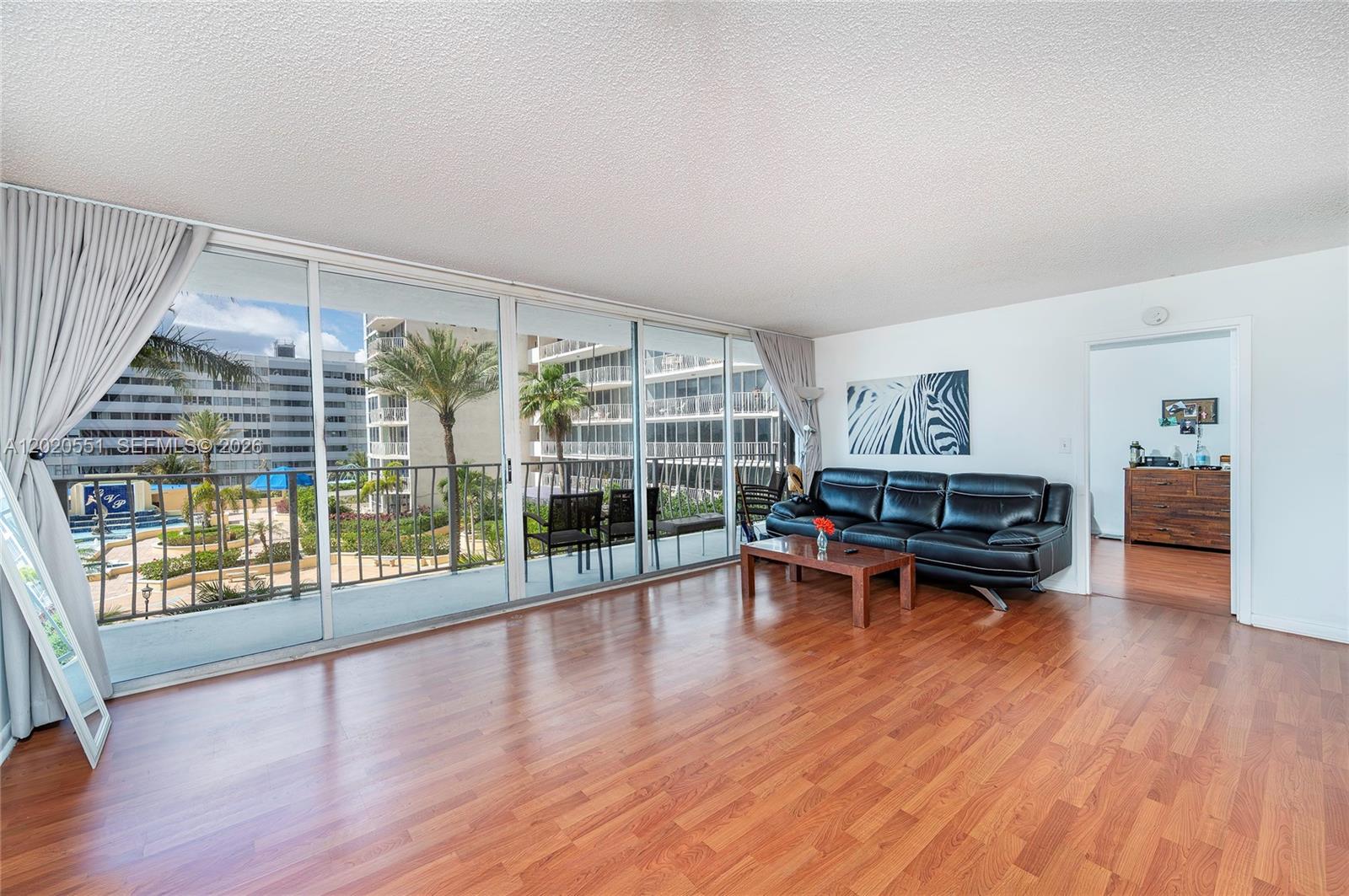 THE GRANDVIEW PALACE COND - Residential