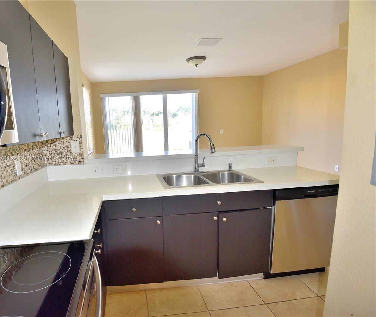 FIJI CONDO NO 3 - Residential