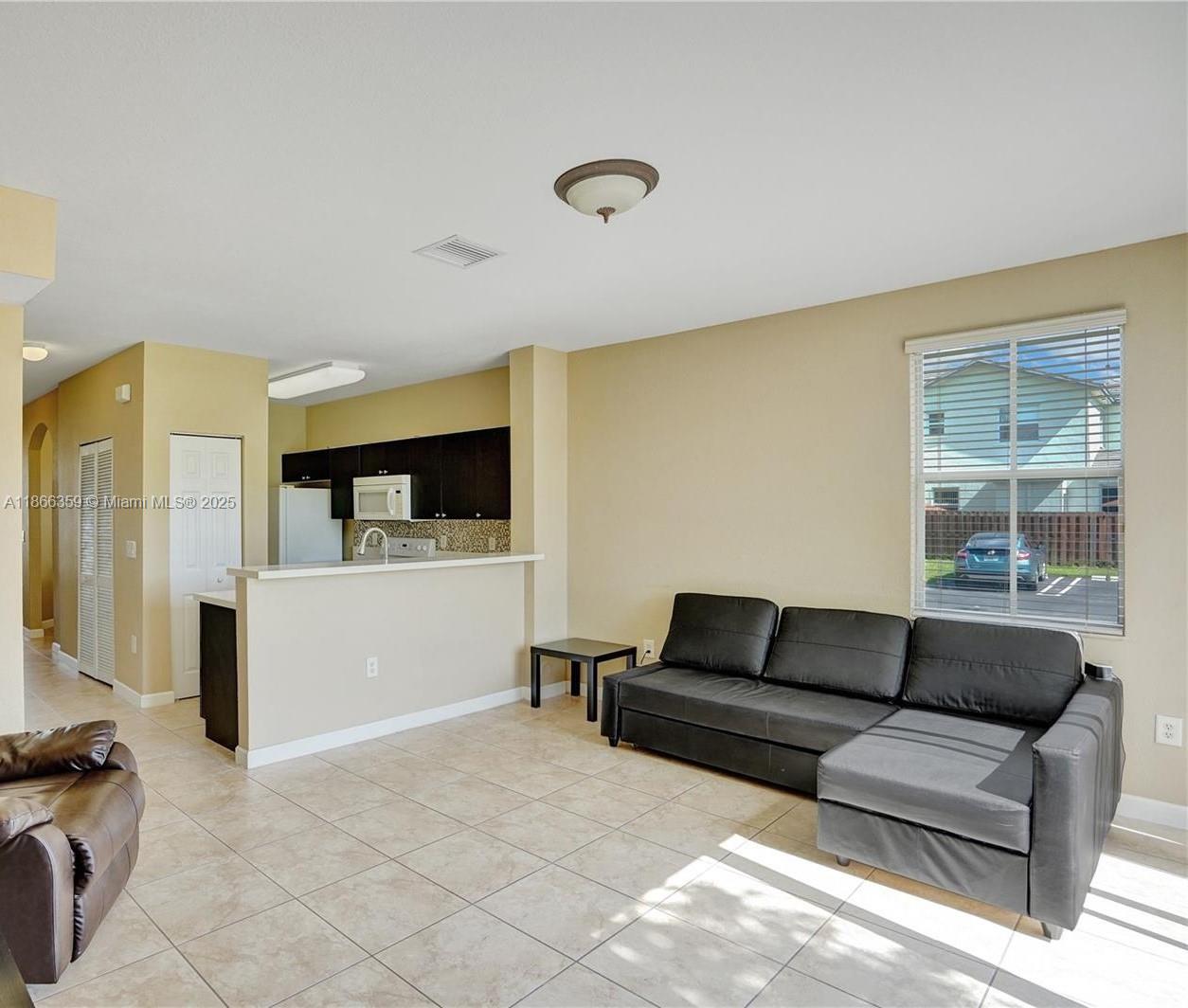 FIJI CONDO NO 3 - Residential