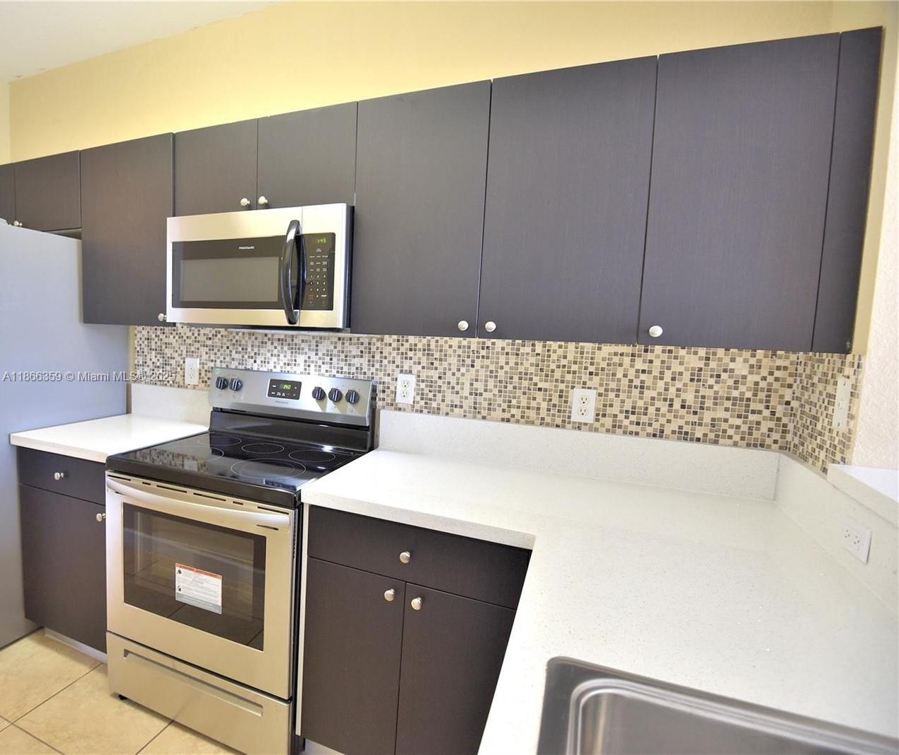 FIJI CONDO NO 3 - Residential