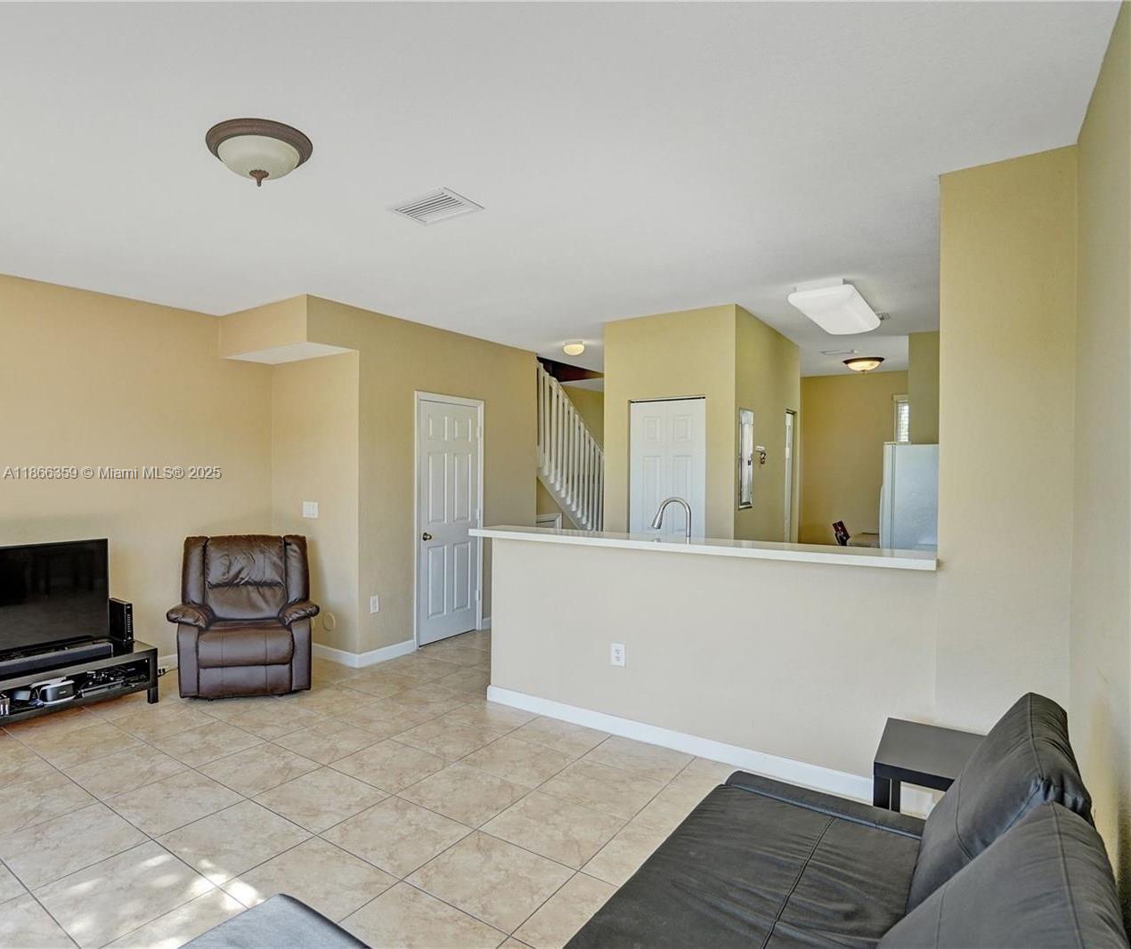 FIJI CONDO NO 3 - Residential