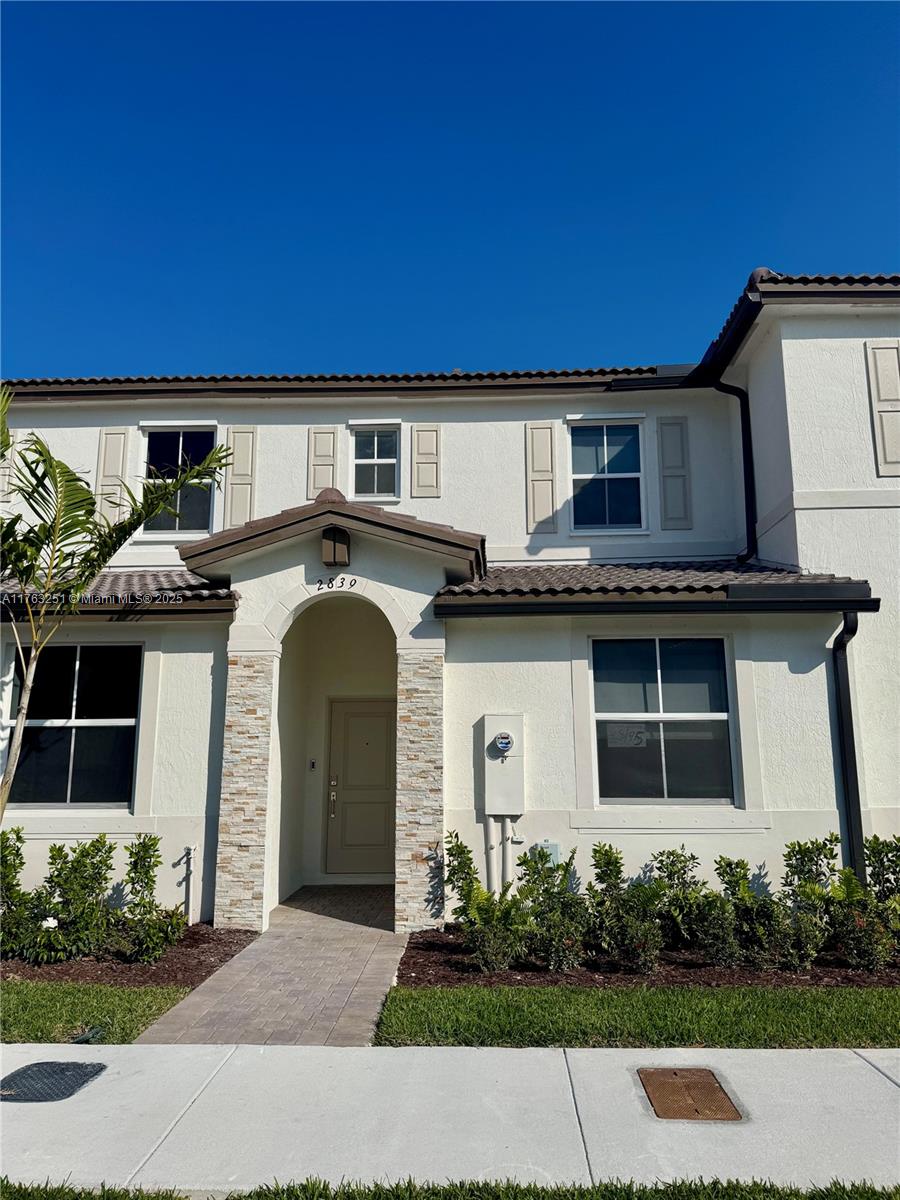 Rental Property at 2839 Se 25 Rd 2839, Homestead, Miami-Dade County, Florida - Bedrooms: 3 
Bathrooms: 3  - $2,500 MO.