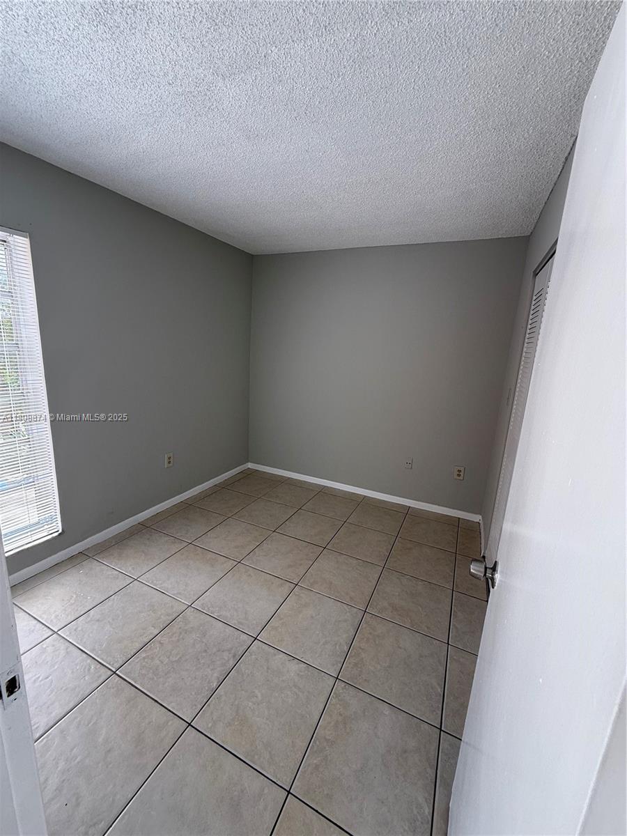 SUNSET VILLAS NO 3 CONDO- - Residential