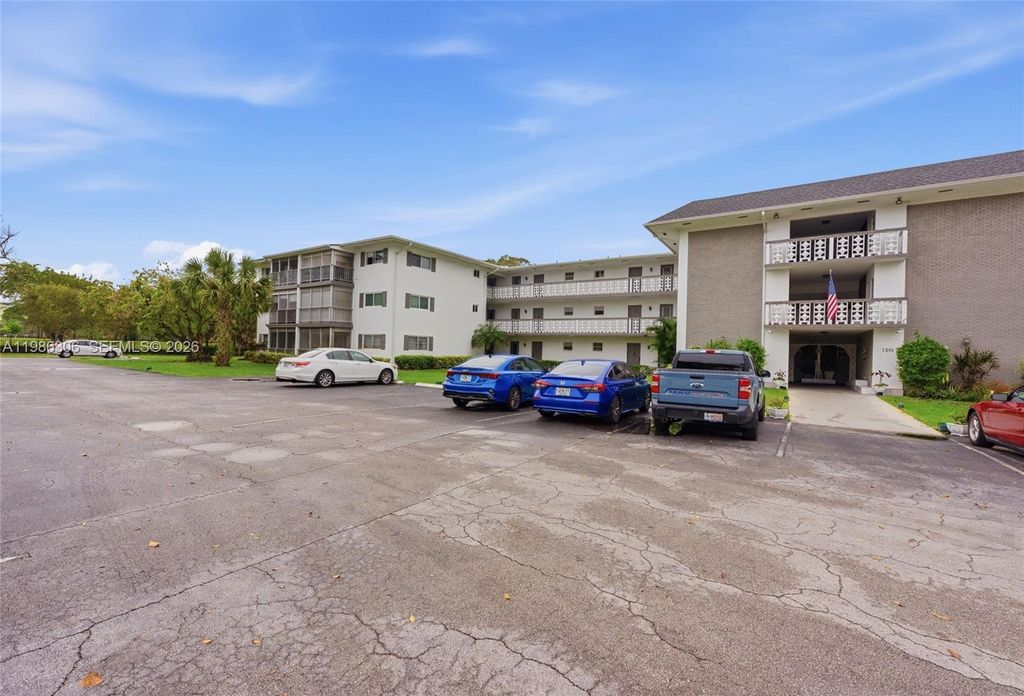 Photo of 1201 Hillcrest Ct #209, Hollywood, FL 33021 (MLS # A11986306)