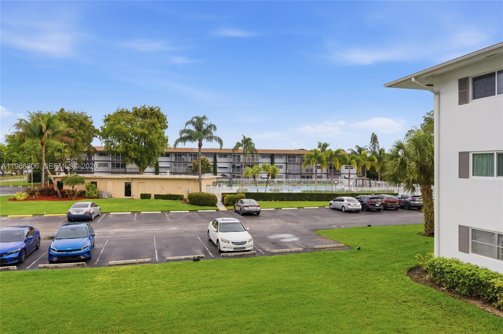 HILLCREST COUNTRY CLUB AP - Residential