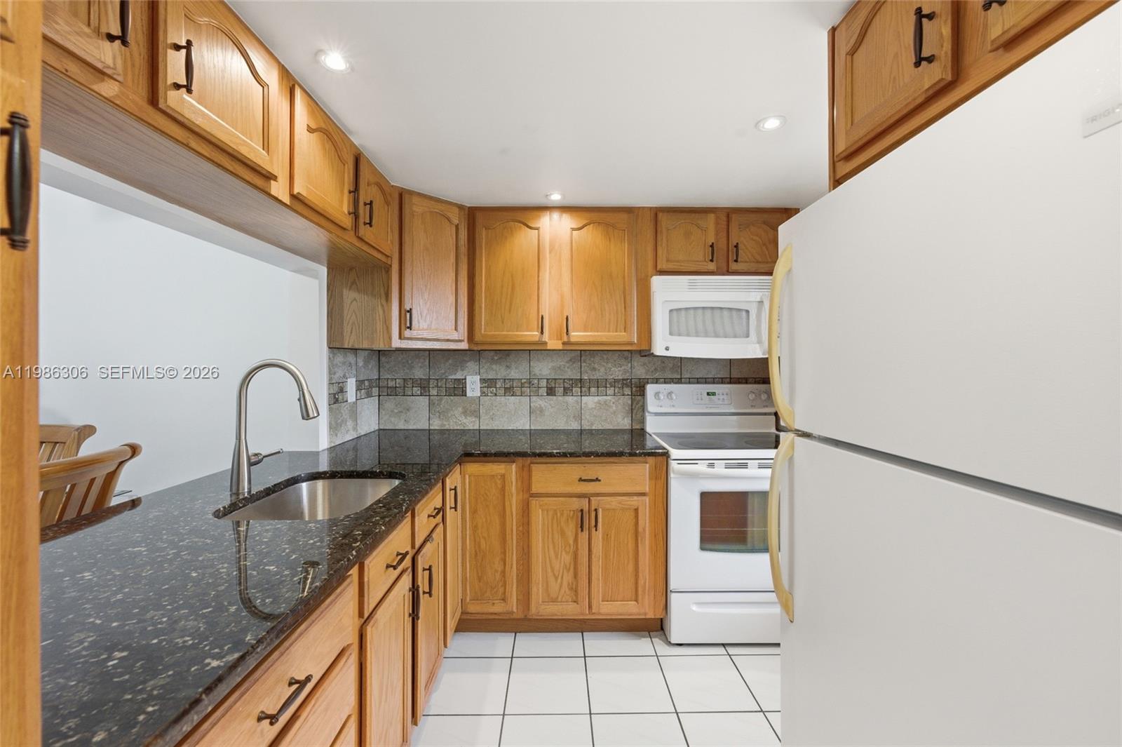 HILLCREST COUNTRY CLUB AP - Residential