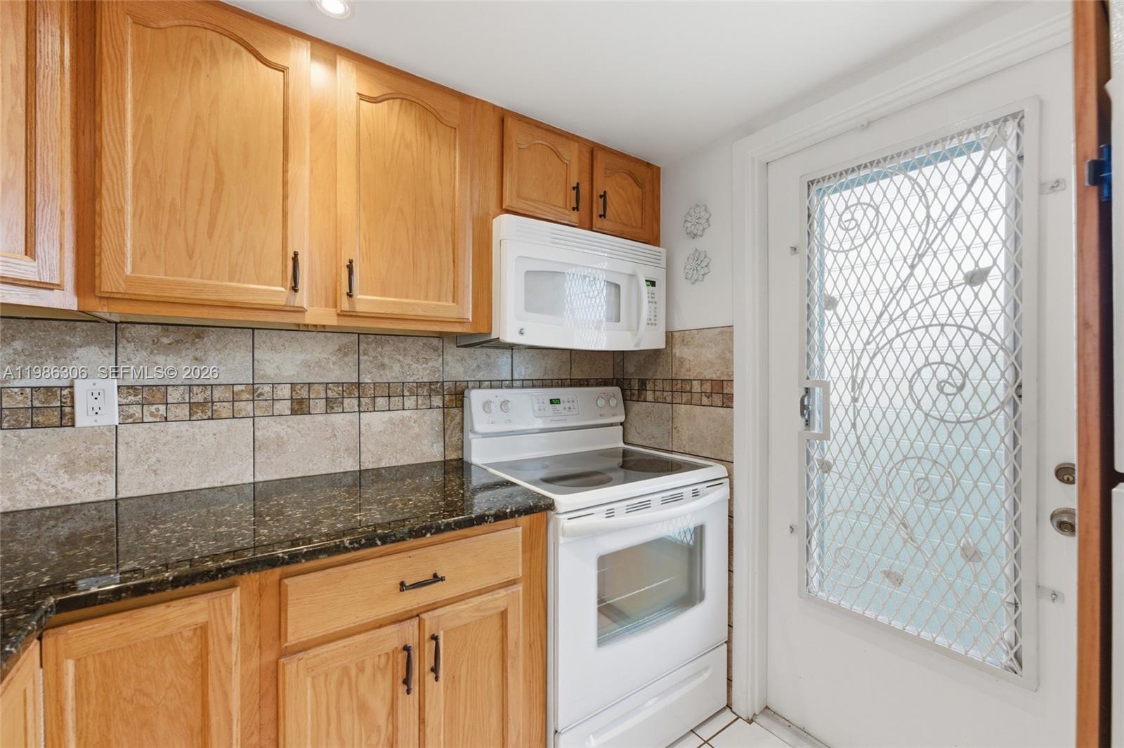 HILLCREST COUNTRY CLUB AP - Residential