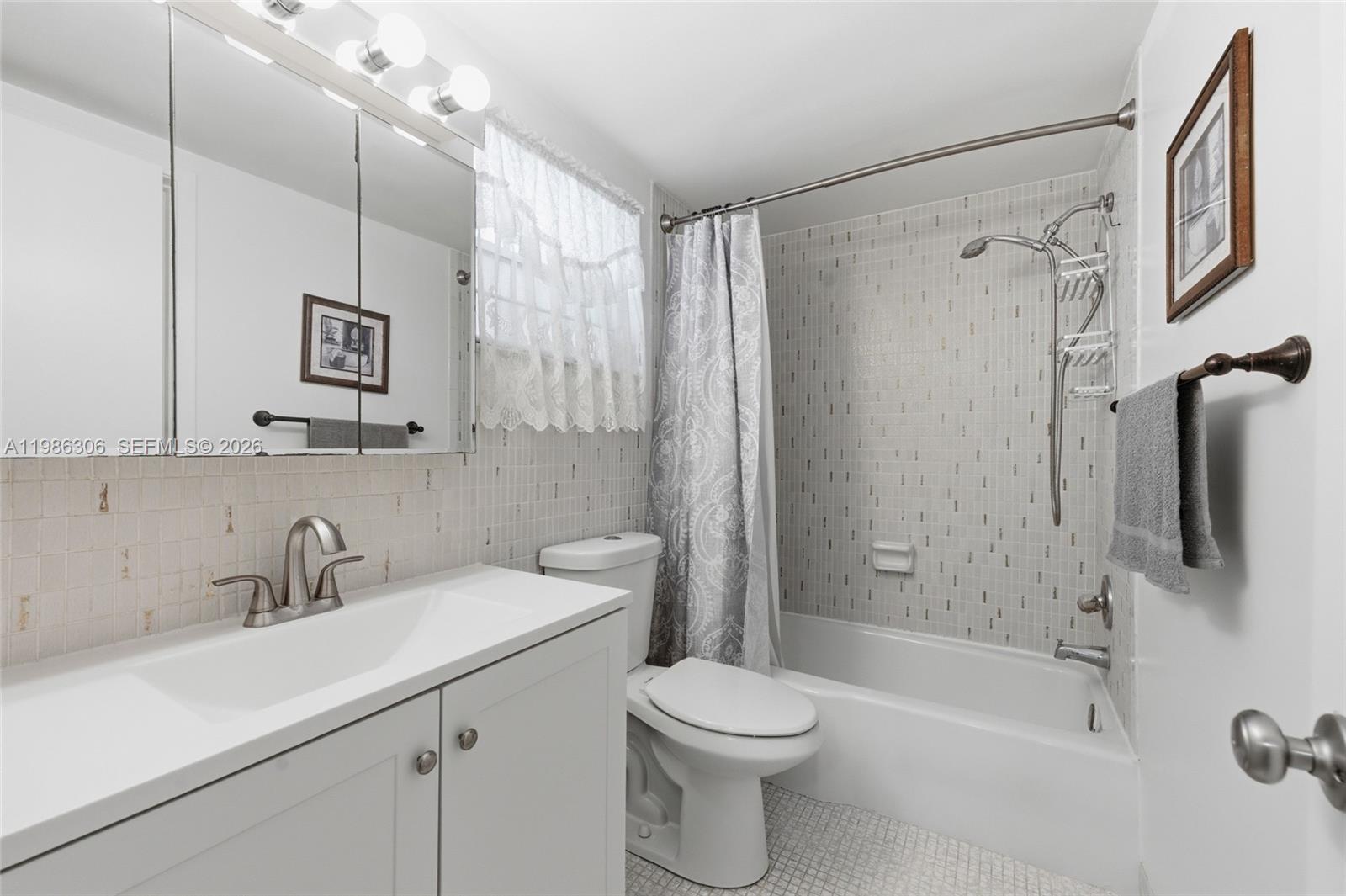 HILLCREST COUNTRY CLUB AP - Residential